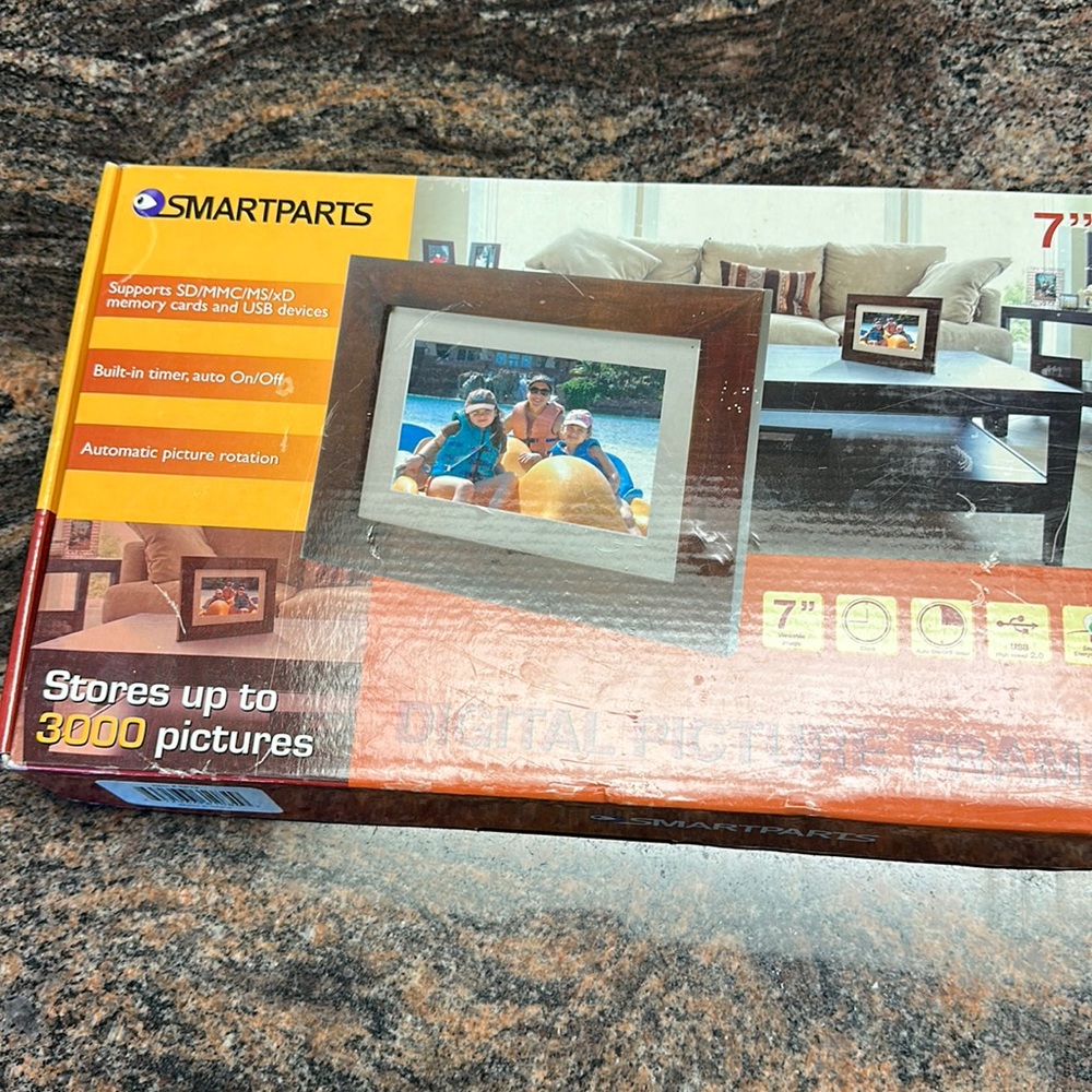 Digital picture frame never used